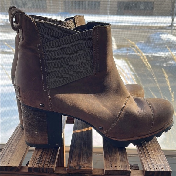 Sorel Addington Heeled Chelsea Boots Size 9 - Picture 2 of 14